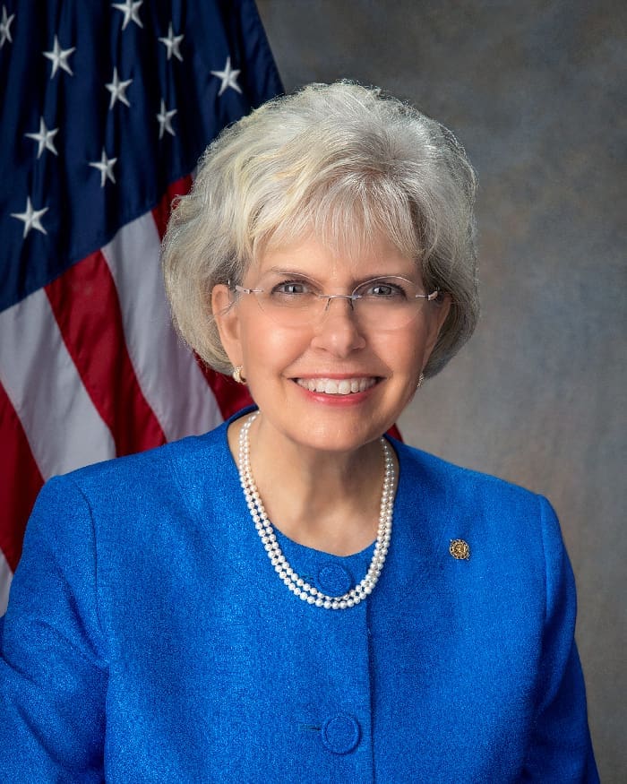 Head Shot Carolyn 2020 Pic